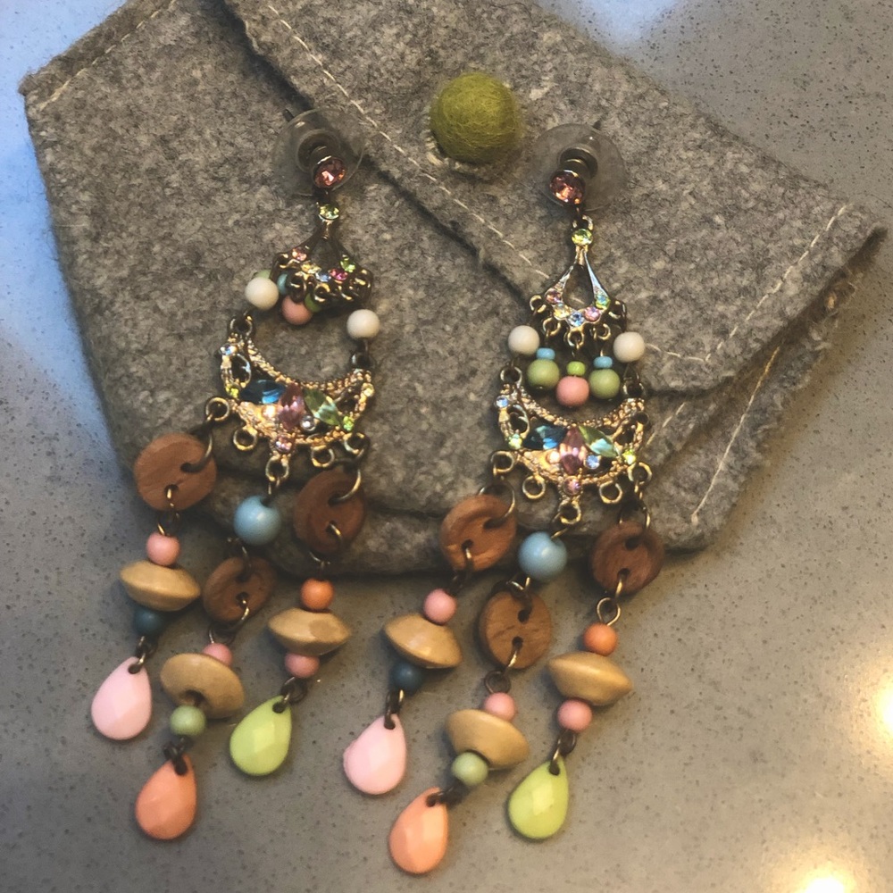 💕 ADORABLE Vintage Pastel Anthropologie Chandelier Earrings 💕